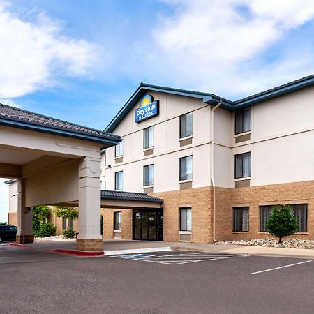 Days Inn & Suites By Wyndham Denver International Airport Bagian luar foto