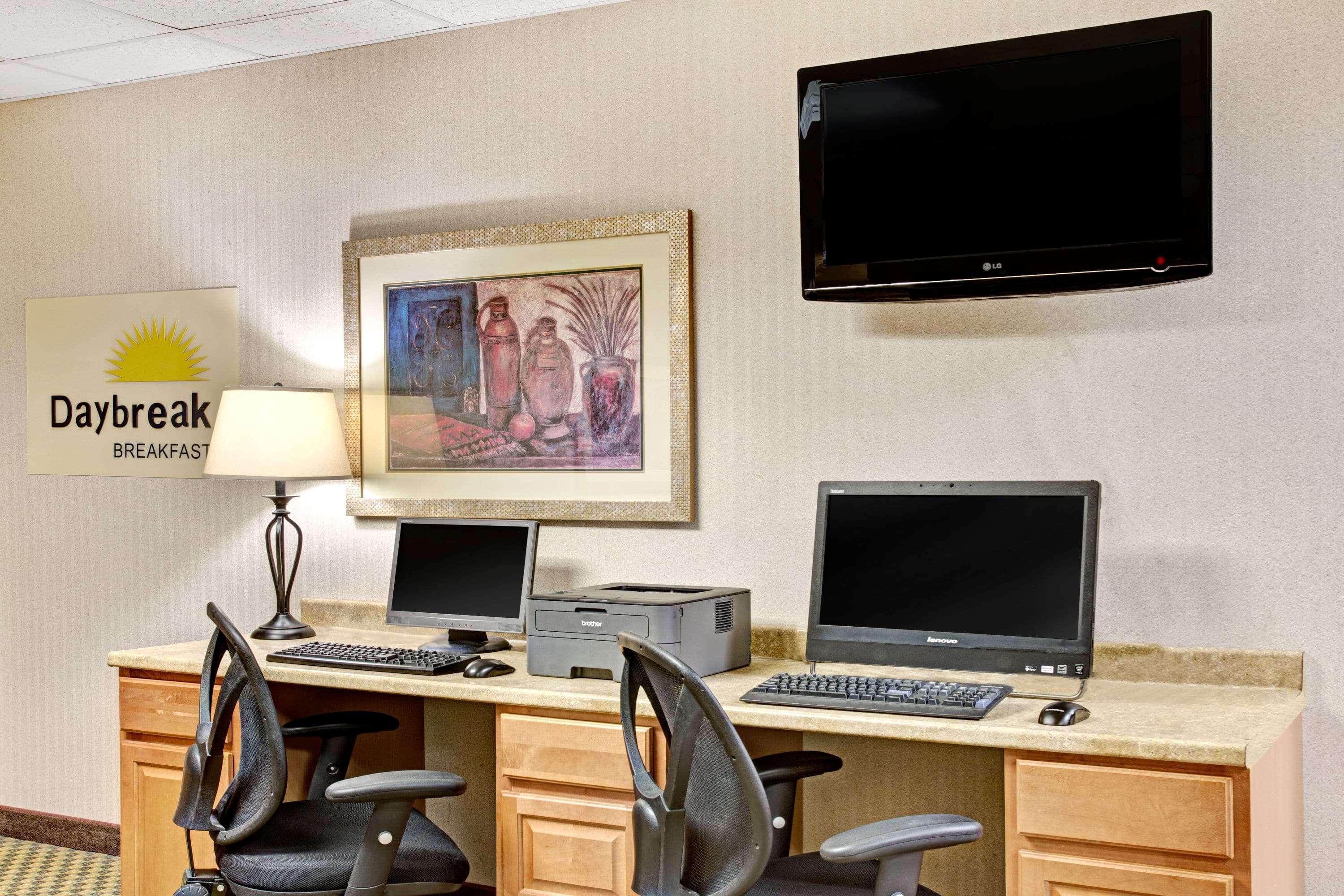 Days Inn & Suites By Wyndham Denver International Airport Bagian luar foto