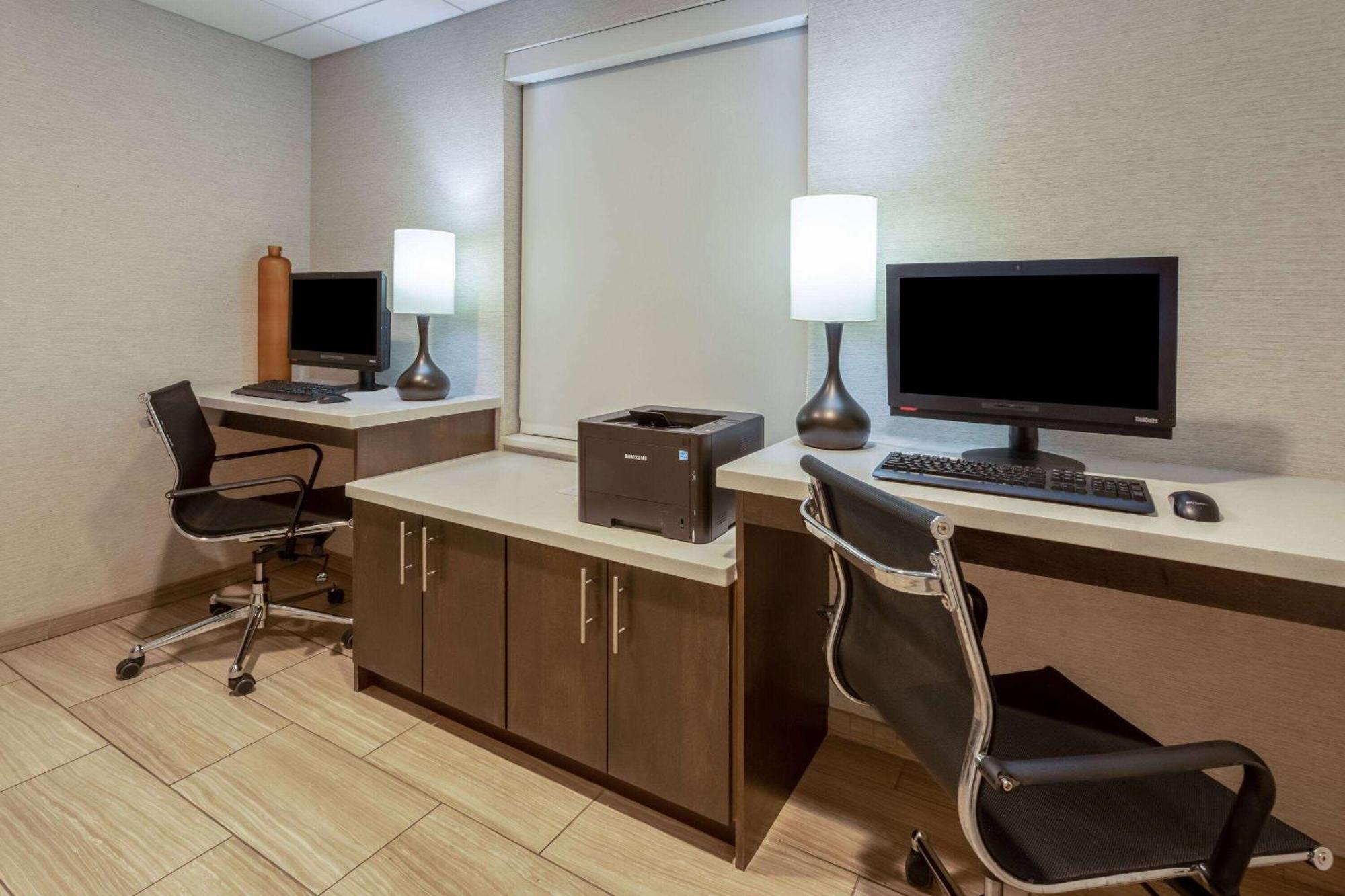 Days Inn & Suites By Wyndham Denver International Airport Bagian luar foto