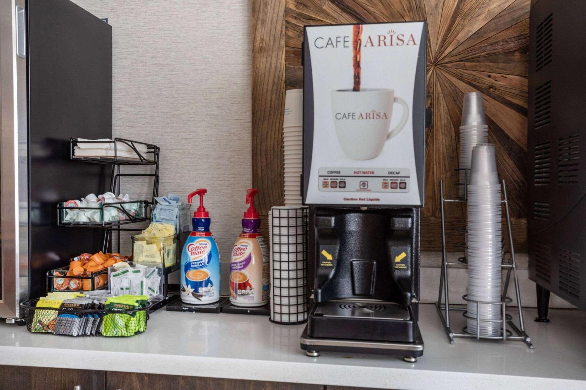 Days Inn & Suites By Wyndham Denver International Airport Bagian luar foto