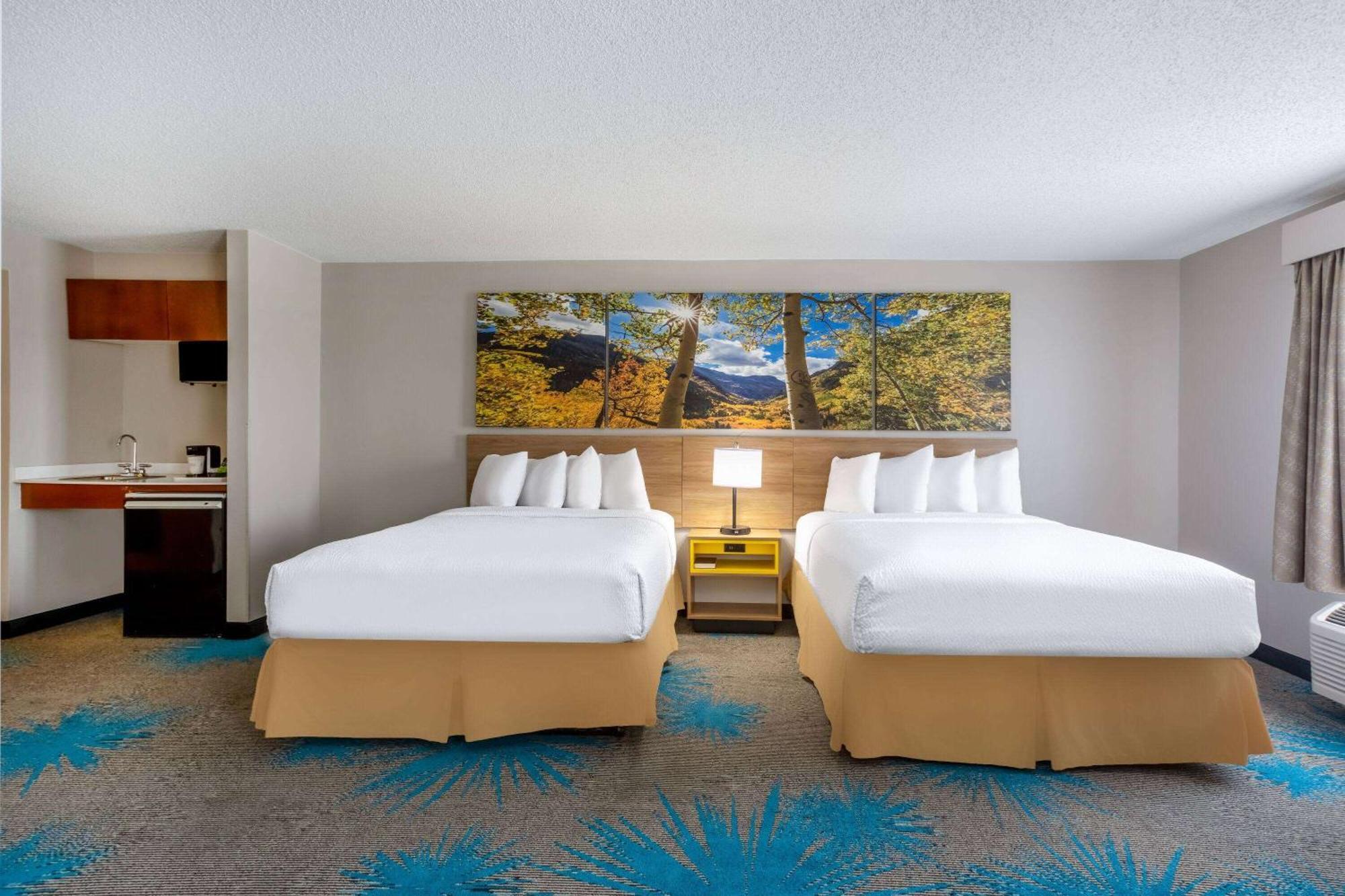 Days Inn & Suites By Wyndham Denver International Airport Bagian luar foto