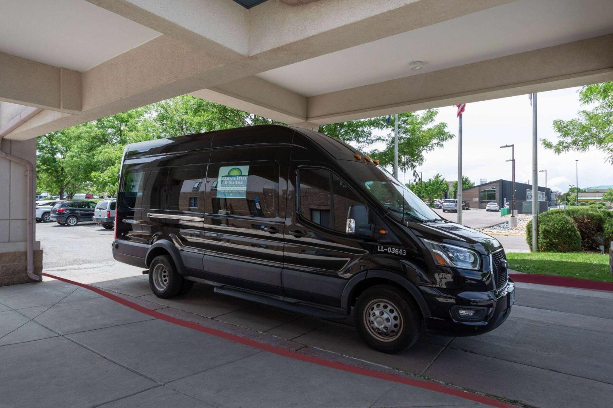 Days Inn & Suites By Wyndham Denver International Airport Bagian luar foto