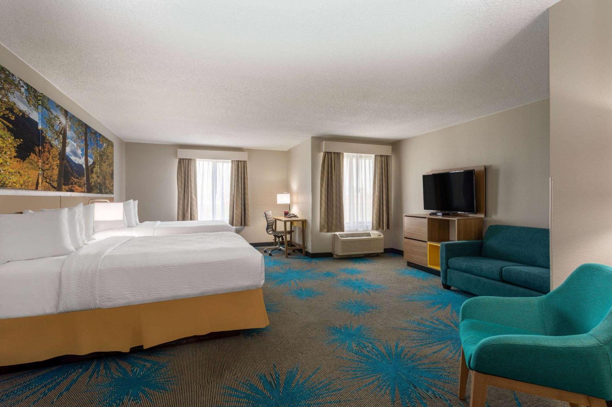 Days Inn & Suites By Wyndham Denver International Airport Bagian luar foto
