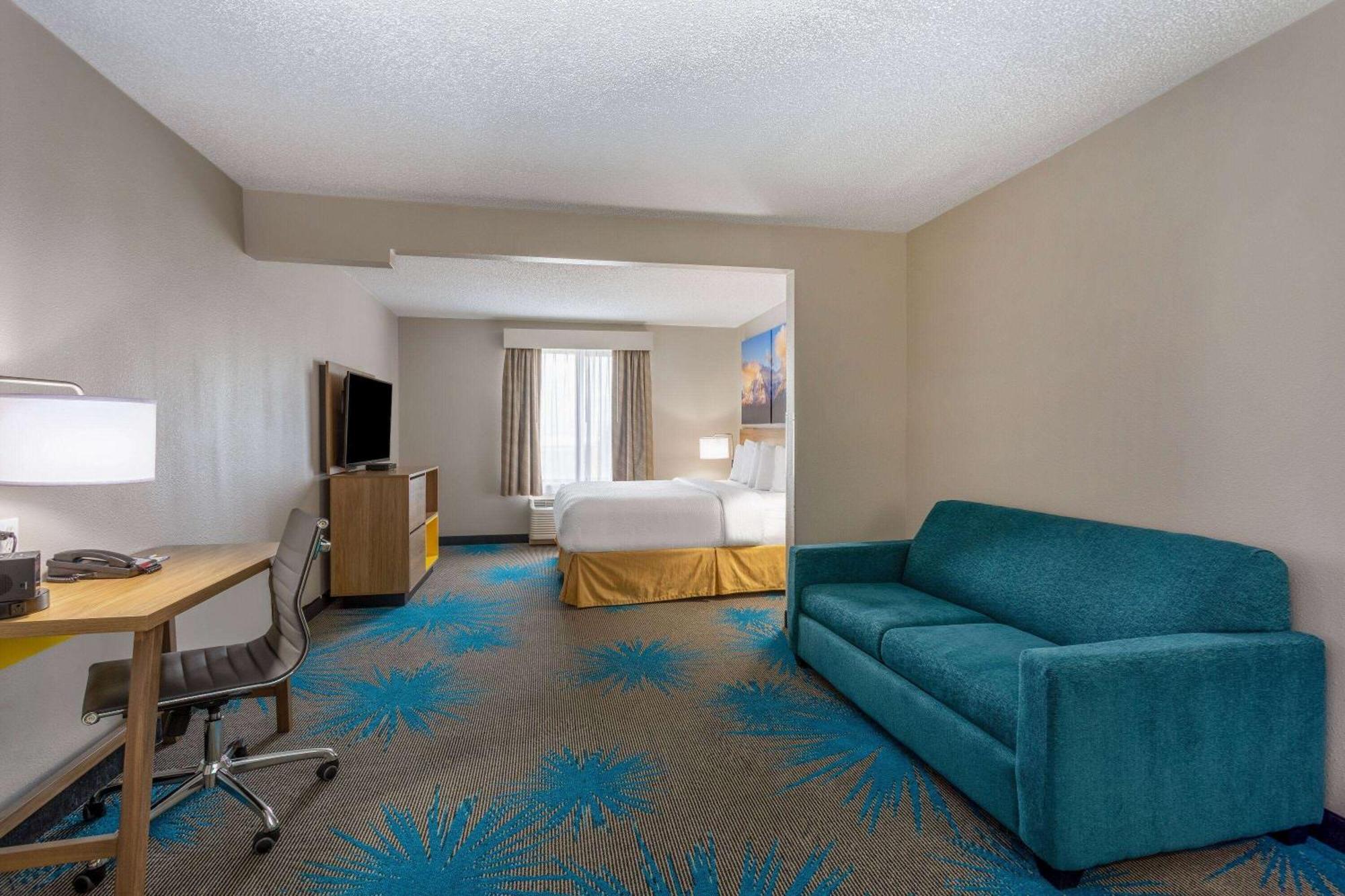 Days Inn & Suites By Wyndham Denver International Airport Bagian luar foto