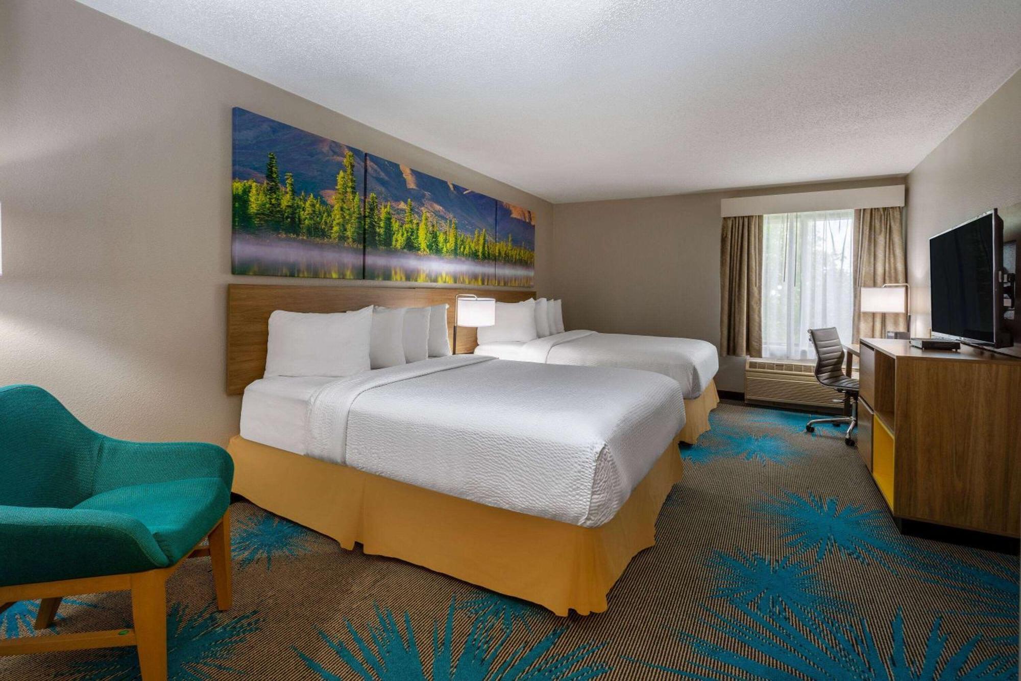 Days Inn & Suites By Wyndham Denver International Airport Bagian luar foto