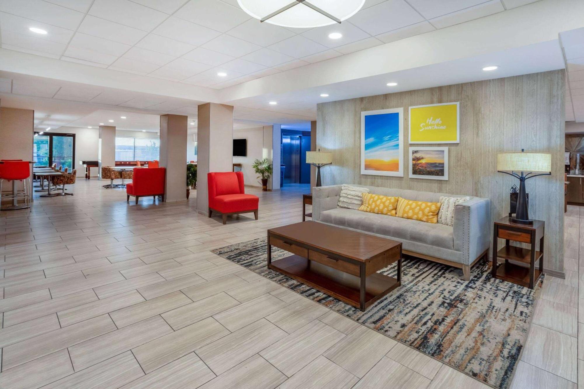 Days Inn & Suites By Wyndham Denver International Airport Bagian luar foto