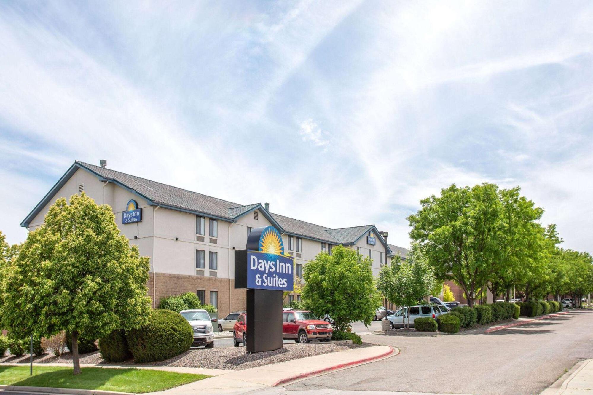 Days Inn & Suites By Wyndham Denver International Airport Bagian luar foto