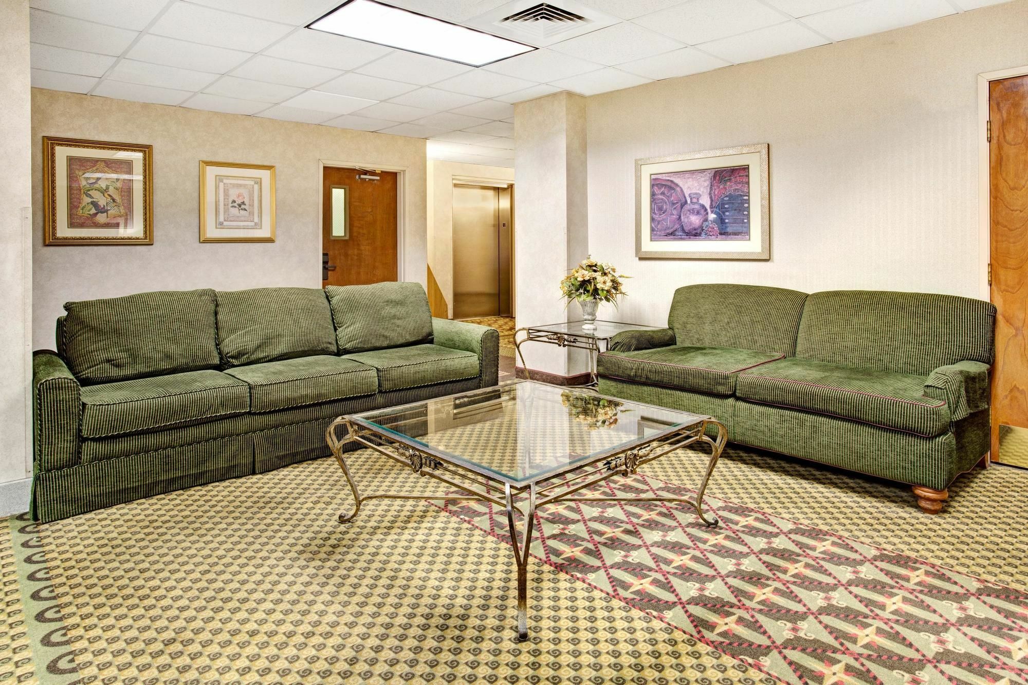 Days Inn & Suites By Wyndham Denver International Airport Bagian luar foto