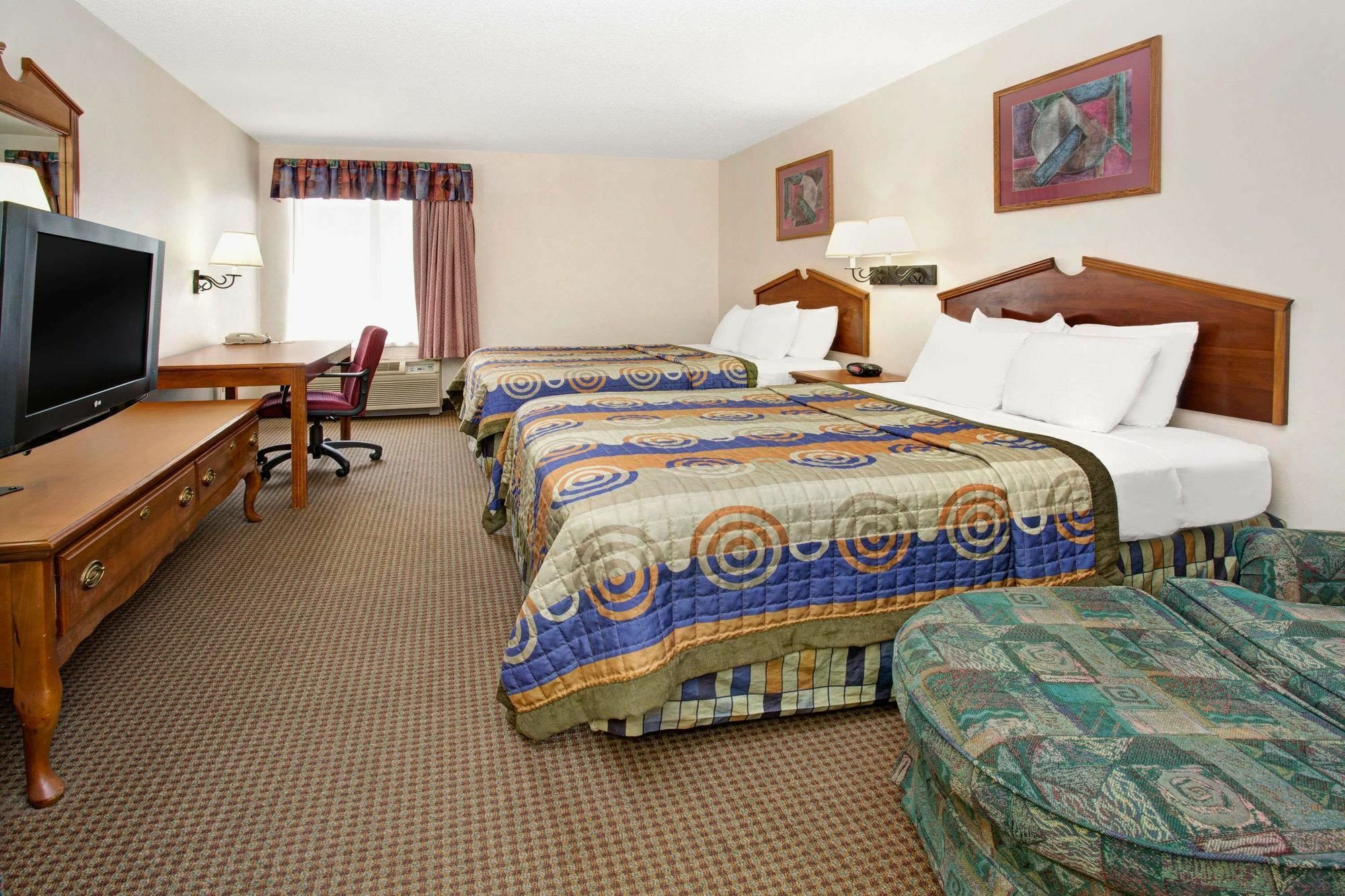 Days Inn & Suites By Wyndham Denver International Airport Bagian luar foto
