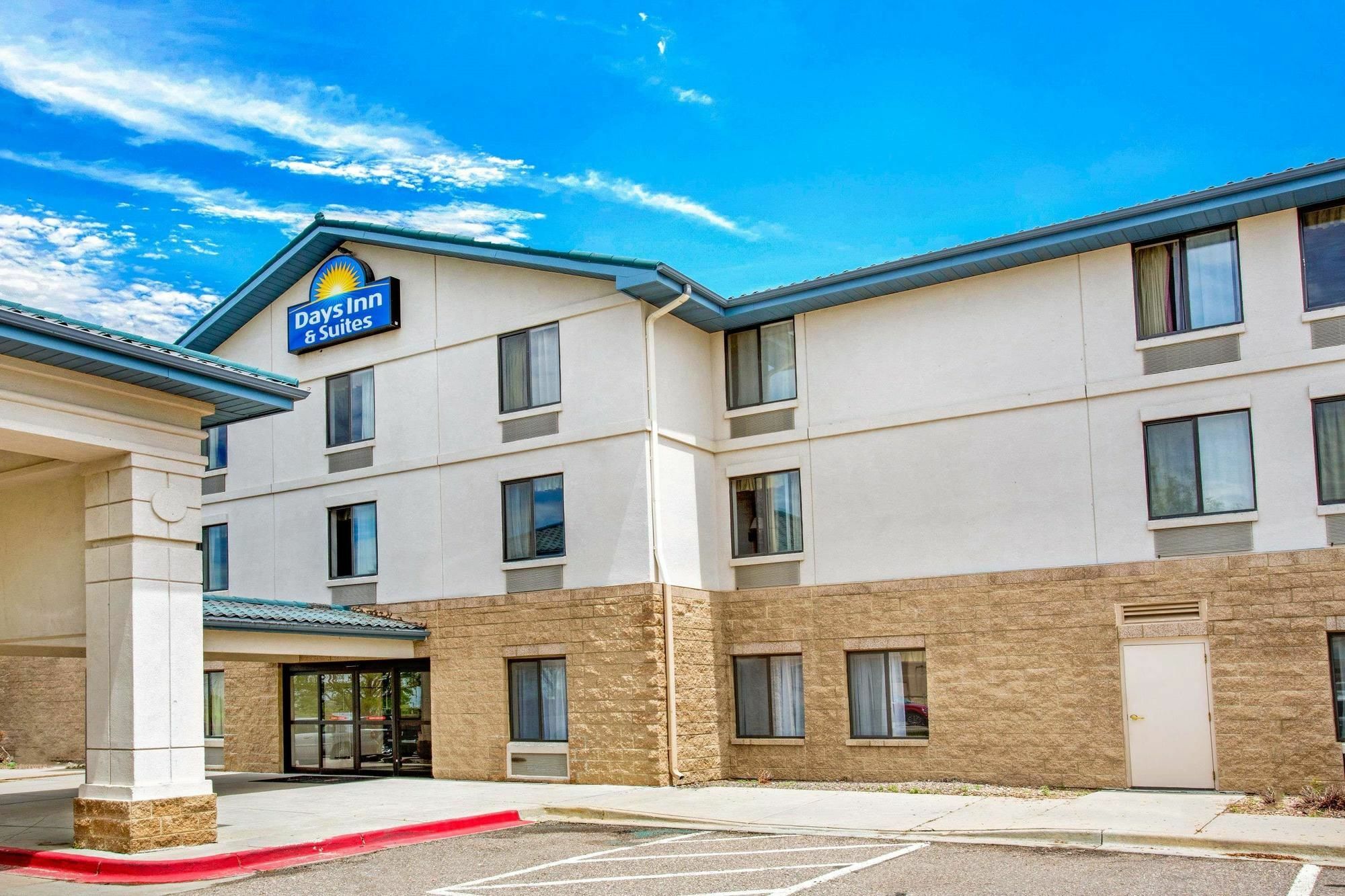 Days Inn & Suites By Wyndham Denver International Airport Bagian luar foto